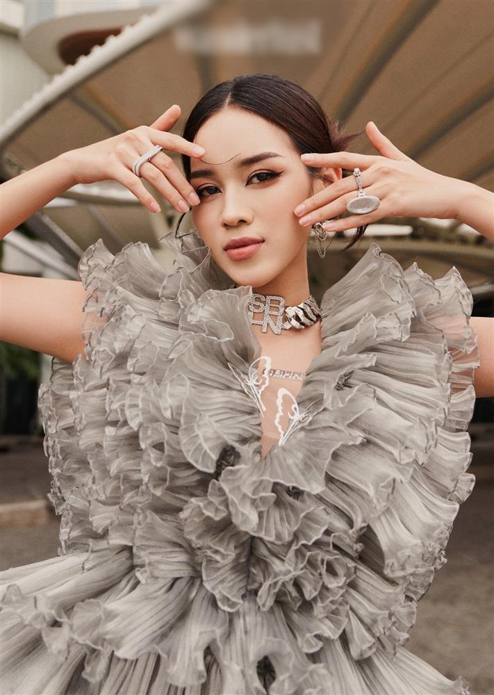 Đỗ Thị Hà được khen khi mặc váy 1 gang tay nổi loạn cuối nhiệm kỳ-6