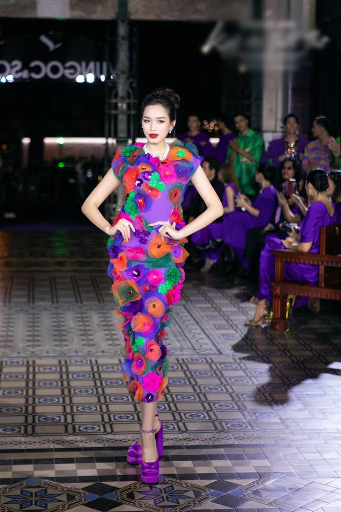 Đỗ Thị Hà được khen khi mặc váy 1 gang tay nổi loạn cuối nhiệm kỳ-9