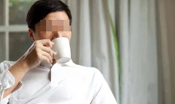 Người đàn ông 46 tuổi tử vong đột ngột vì nhồi máu não, bác sĩ nói: 3 thói quen cần thay đổi trước khi đi ngủ-2