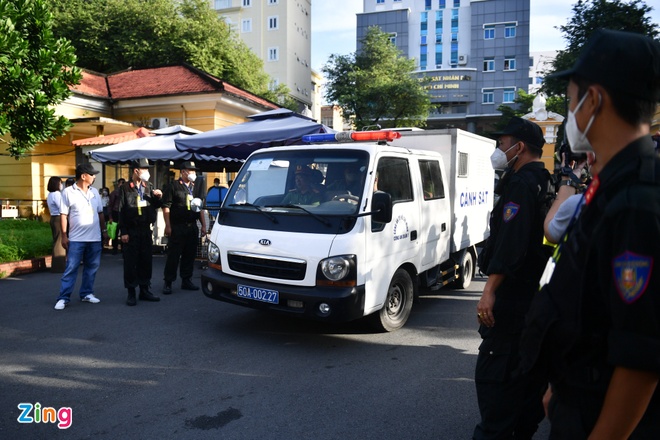 Hàng trăm bị hại đến tòa theo dõi phiên xử Nguyễn Thái Luyện-1