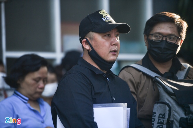 Hàng trăm bị hại đến tòa theo dõi phiên xử Nguyễn Thái Luyện-4