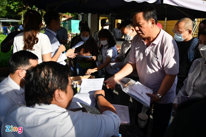 Hàng trăm bị hại đến tòa theo dõi phiên xử Nguyễn Thái Luyện-5