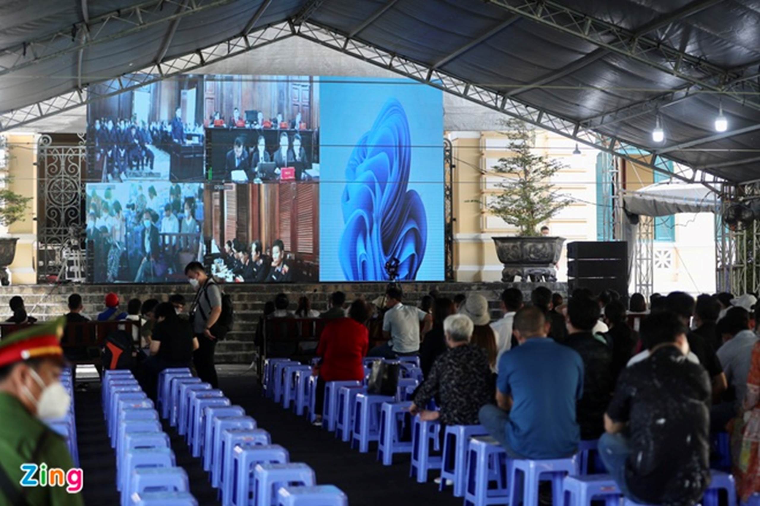 Hàng trăm bị hại đến tòa theo dõi phiên xử Nguyễn Thái Luyện-2