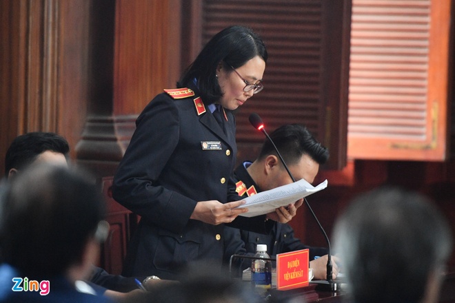 Hàng trăm bị hại đến tòa theo dõi phiên xử Nguyễn Thái Luyện-12