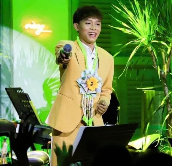 Liên tiếp được fans tặng vàng, Hồ Văn Cường phải thốt lên: Chắc mốt con thành đại gia-5