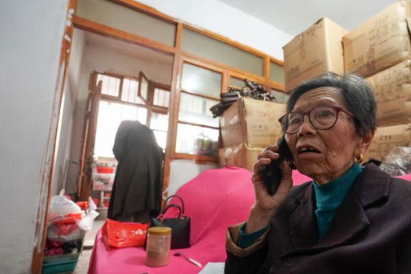 Công ty phá sản ôm 70 tỷ đồng tiền nợ, cụ bà 80 tuổi tự trả hết sau 10 năm nhờ bán một thứ-1