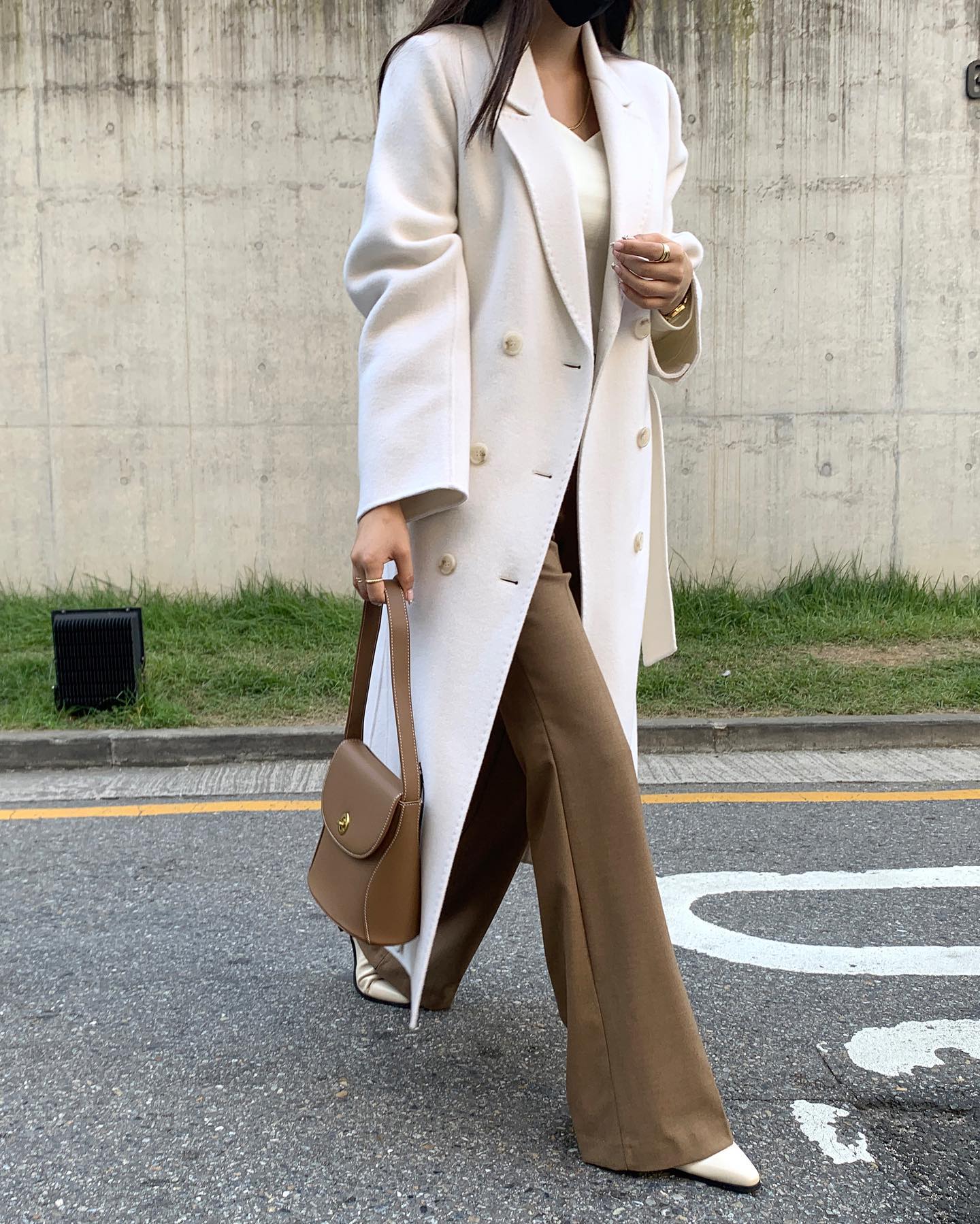 Phối áo khoác dài với 5 kiểu quần này để tôn dáng-4