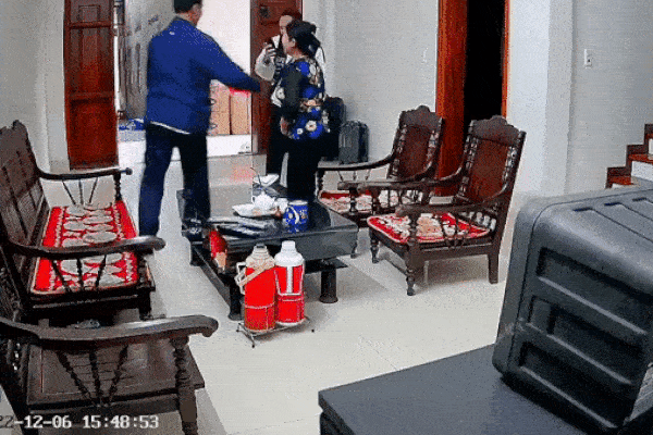 Con trai ở Nhật Bản gửi món đồ 60kg, bố nhận xong òa khóc như đứa trẻ-1