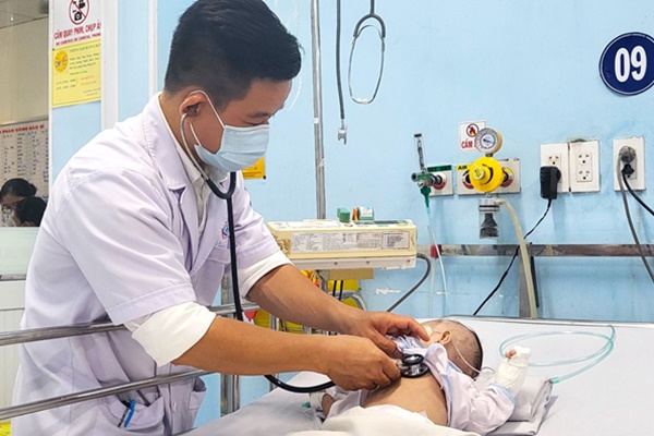 Nhiều ca mắc lao màng não đồng loạt nhập viện, trẻ co giật vì biến chứng-1