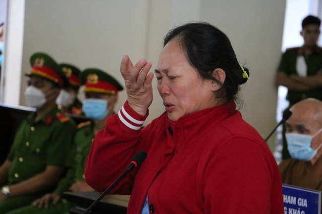 Nữ sinh đầu độc cha bằng chất xyanua khai bị đè nén từ việc học-3