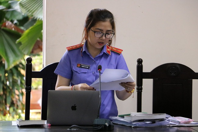 Nữ sinh đầu độc cha bằng chất xyanua khai bị đè nén từ việc học-4