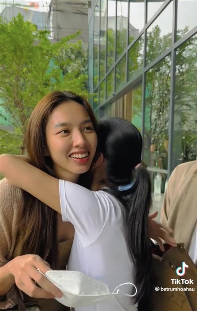 Thùy Tiên mặt mộc ra ngoài, đến người thân cận cũng không nhận ra-4