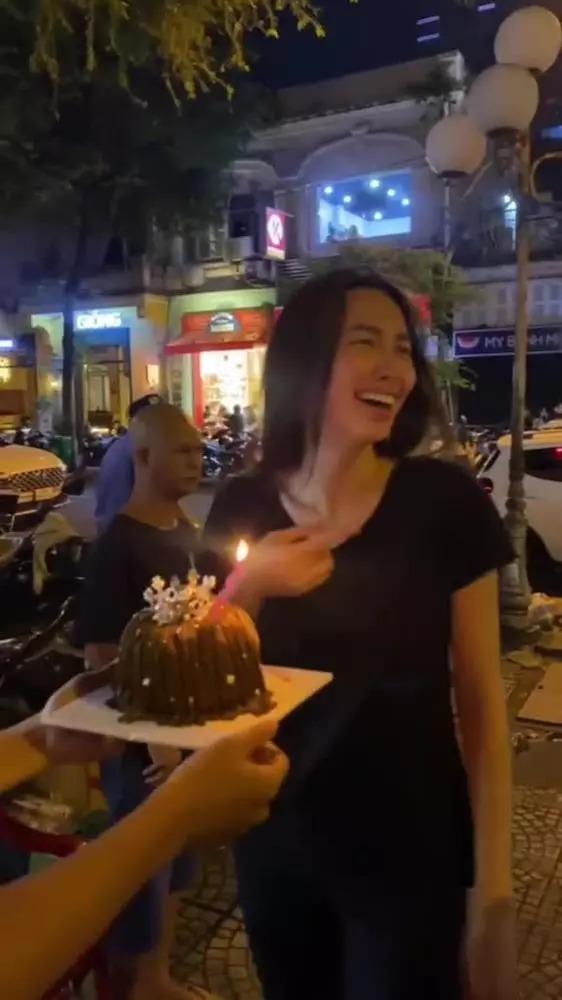 Thùy Tiên mặt mộc ra ngoài, đến người thân cận cũng không nhận ra-8