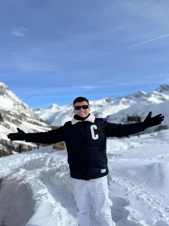 Chu Thanh Huyền - tình tin đồn của Quang Hải khoe được bạn trai cho trải nghiệm phòng ngủ độc đáo trên núi tuyết-5