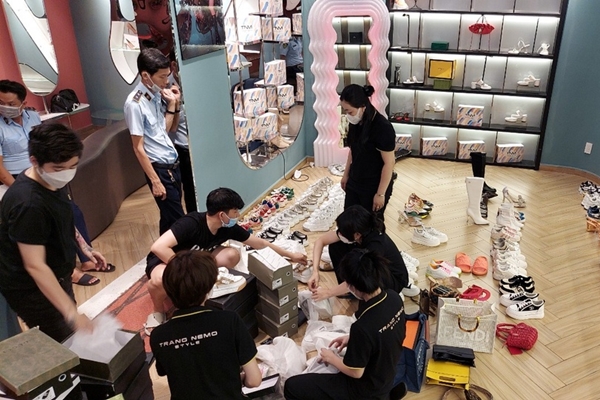 Shop Trang Nemo bán túi Gucci, Chanel giá 300.000 đồng-3