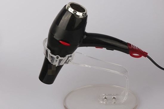 Máy sấy tóc đem thổi vào tường thật hữu ích, nhà có trẻ nhỏ càng cần