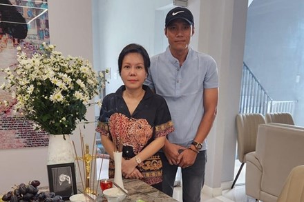 Việt Hương, vợ Chí Tài xúc động nhớ cố nghệ sĩ trong ngày giỗ