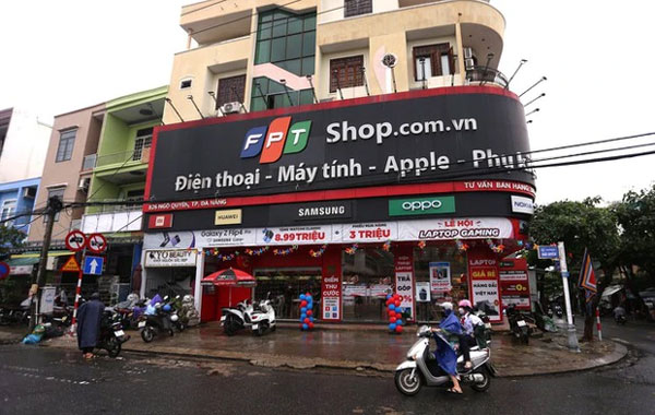 Vụ FPT Shop ở Đà Nẵng bị trộm: Camera ghi lại cảnh nam thanh niên phá cửa trong 20 giây-1