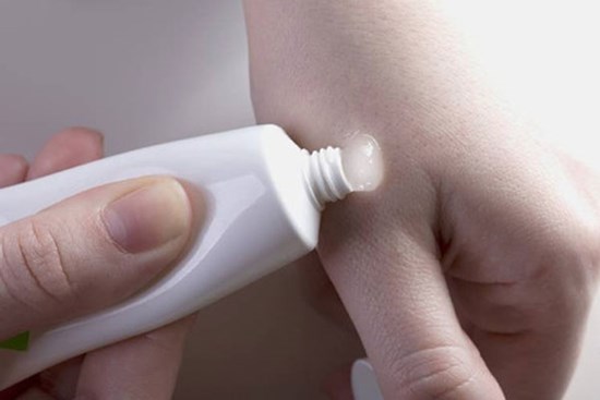 Nhiễm trùng nặng vì trị nám bằng thuốc chứa axit