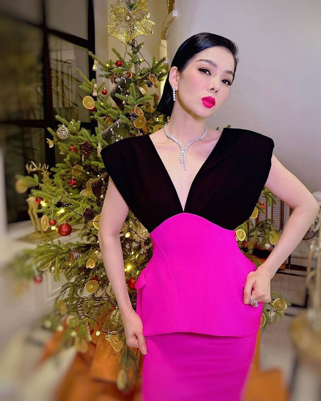 Màn lên đồ bất ổn của Lệ Quyên: Chắc phải học thêm ở Hà Hồ nhiều-2