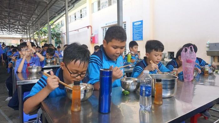 TP.HCM nghiêm cấm trường học nhận hoa hồng từ bữa ăn bán trú-1