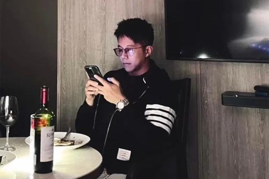 Matt Liu xuất hiện với vóc dáng gầy gò, xuống sắc sau khi chia tay Hương Giang