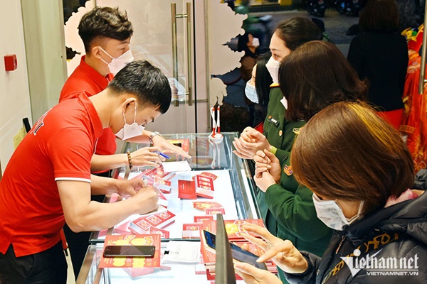 Giá vàng hôm nay 12/12: Mức đỉnh có thể bị đe dọa-2