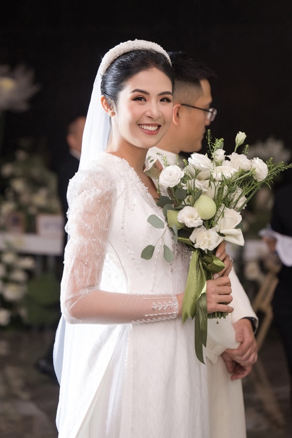 Hoa hậu Ngọc Hân nức nở khi nghe lời dặn dò của mẹ trong đám cưới-1