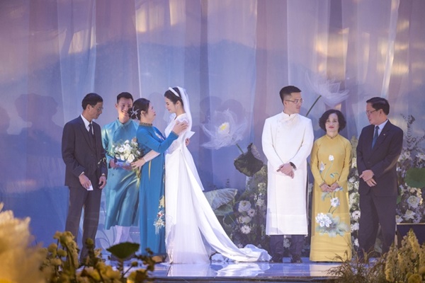 Hoa hậu Ngọc Hân nức nở khi nghe lời dặn dò của mẹ trong đám cưới-6