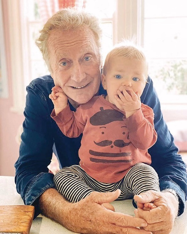 Hôn nhân 40 năm hạnh phúc của nữ diễn viên Tiếng chim hót trong bụi mận gai”-3