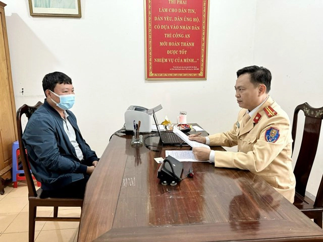 Tài xế siêu xe, biển VIP ở Hà Tĩnh nói gì về việc tự ý lắp đặt thiết bị ưu tiên?-1