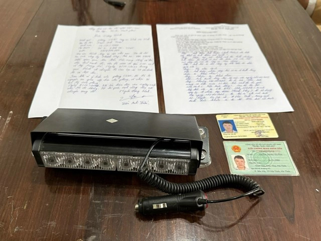 Tài xế siêu xe, biển VIP ở Hà Tĩnh nói gì về việc tự ý lắp đặt thiết bị ưu tiên?-2