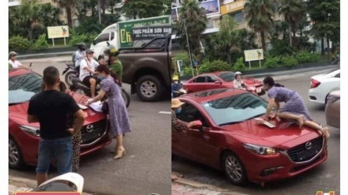 Đánh ghen kinh hoàng năm 2022: Tiểu tam bị người vợ lao vào đánh tuột áo cúp ngực, lộ hết phần trên-3