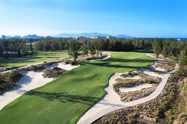 Khách chơi golf đánh bị thương nữ nhân viên phục vụ-1