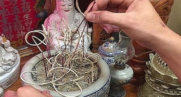 Rút tỉa chân hương vào ngày nào trong tháng 12 âm lịch là đúng nhất?-1