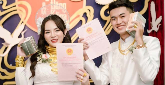 Loạt cô dâu đeo vàng đầy người đỉnh nhất năm 2022-4