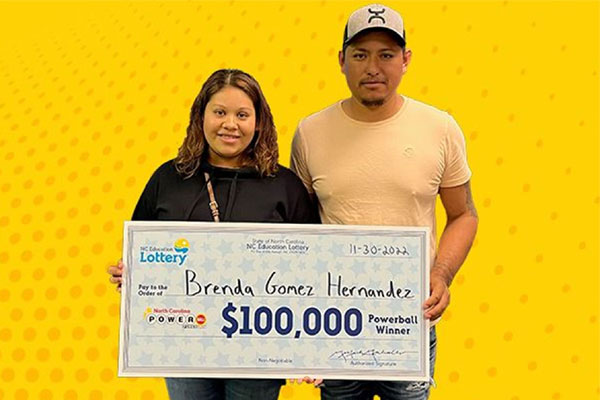 Vừa sinh xong em bé, cô gái nhận tin trúng liên tiếp 2 giải độc đắc tiền tỷ-1