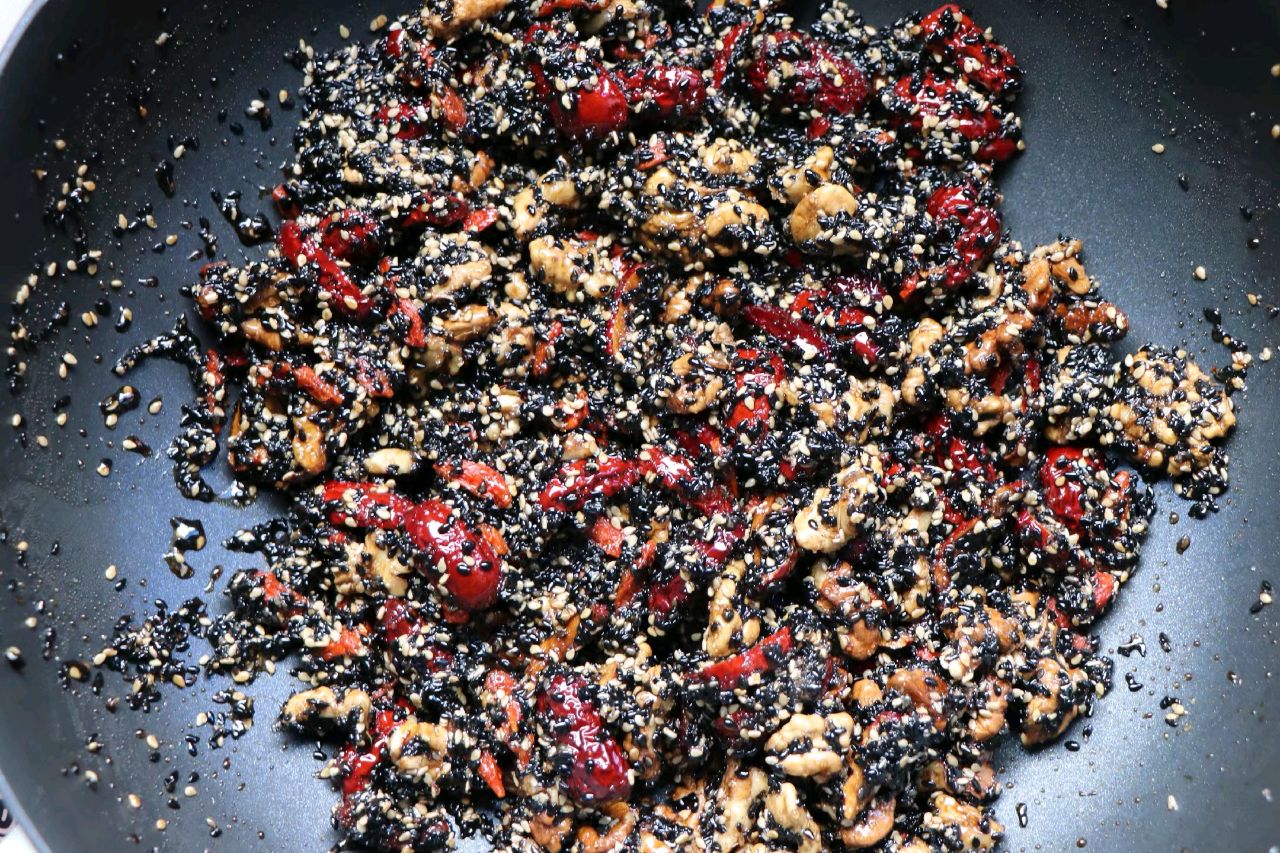 Khay bánh kẹo Tết thêm lành mạnh với kẹo táo đỏ tự làm ngon hết cỡ-6