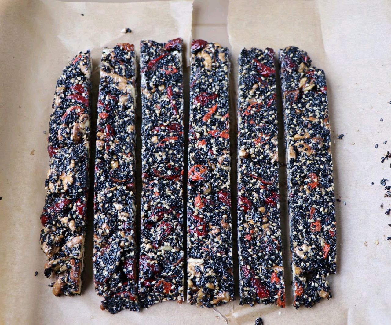 Khay bánh kẹo Tết thêm lành mạnh với kẹo táo đỏ tự làm ngon hết cỡ-9