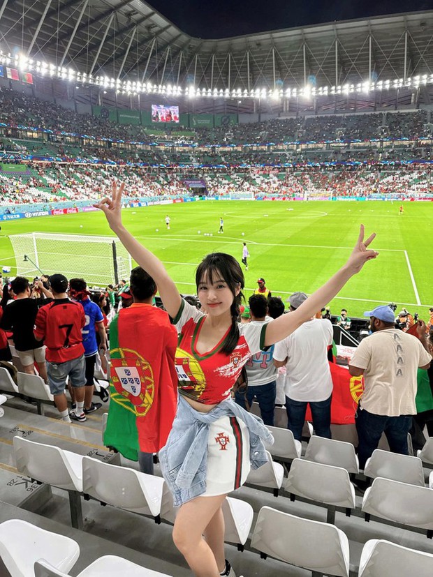 Hot girl Việt Nam sang Qatar xem World Cup 2022, cứ mặc áo đội nào là đội đó về nước-7