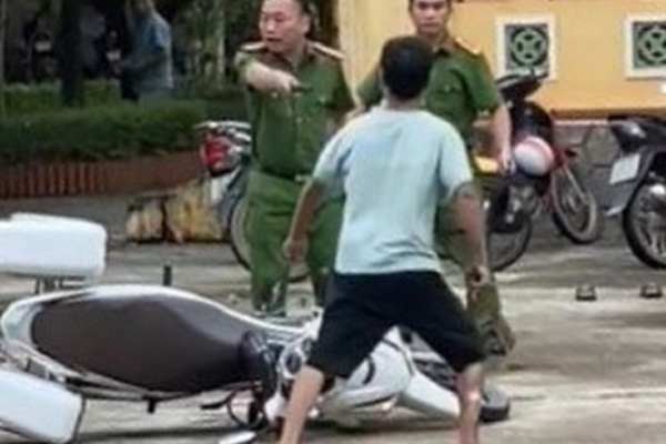 Nam sinh lớp 9 dùng dao tự chế chém bạn học-1