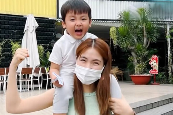 Hòa Minzy đưa con trai đi chơi cùng các Hoa - Á hậu, Phương Nhi và Thùy Tiên được dịp gặp crush-9