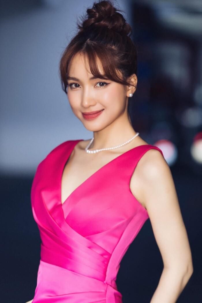 Hòa Minzy tự bế con trai trên vai, khéo léo thổ lộ vẫn thích có người thương-2