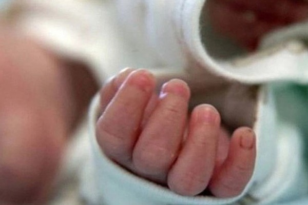 Khi con có biểu hiện bất thường như nhún vai, nháy mắt thì rất có thể bé đang mắc phải hội chứng này-2