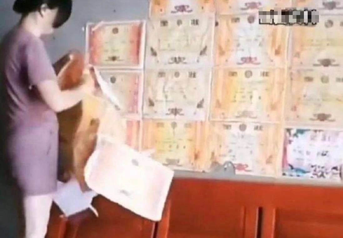 Con thi trượt cấp 3 trường điểm, cách hành xử của cha mẹ nhận về cơn mưa tranh cãi-1