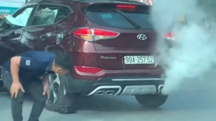Xác minh clip người đàn ông cụt chân điều khiển ô tô va chạm ở Bắc Ninh-2