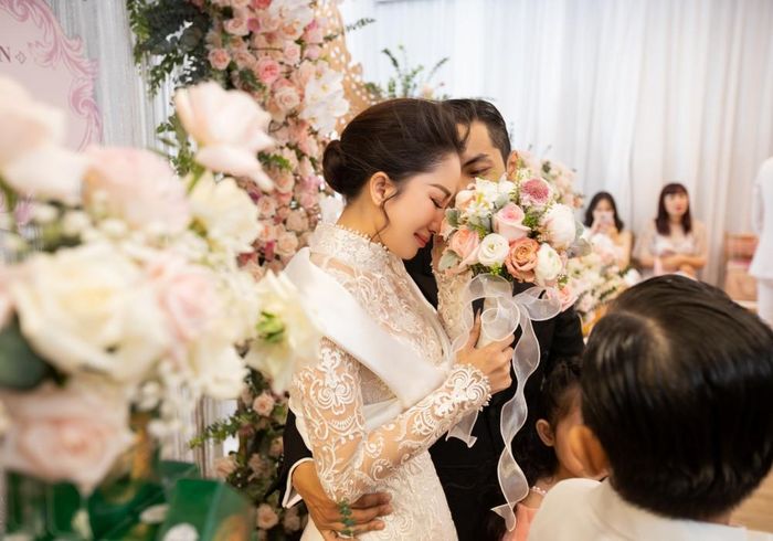 Khoảnh khắc xúc động trong lễ thành hôn của Khánh Thi - Phan Hiển-9