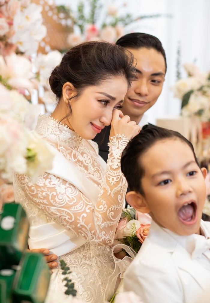 Khoảnh khắc xúc động trong lễ thành hôn của Khánh Thi - Phan Hiển-11