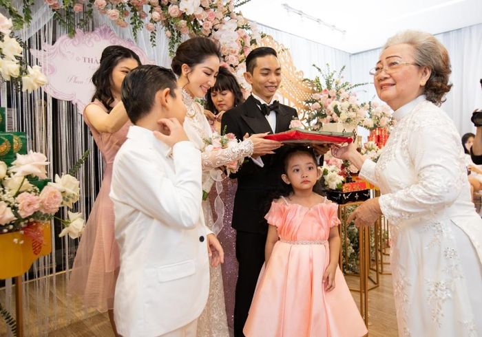 Khoảnh khắc xúc động trong lễ thành hôn của Khánh Thi - Phan Hiển-10