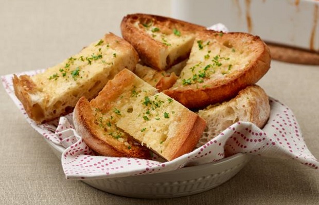 Cách làm bánh mỳ nướng bơ tỏi thơm phức trong 10 phút-1